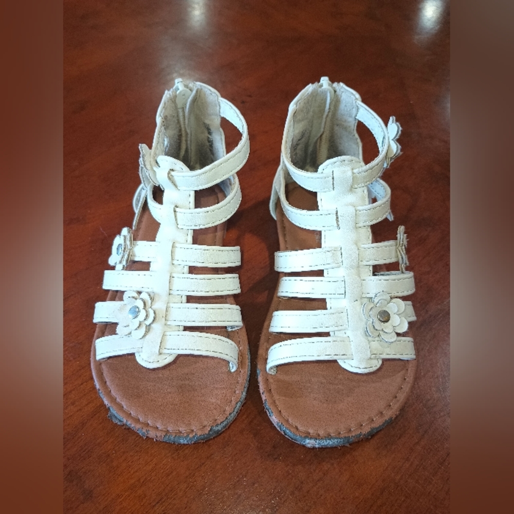 White sandals Size 7